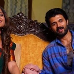 sree priya Instagram - Adhi  matter 😎 

Vijay mi kosam prematho autograph chesina t shirts meku kavali ante frst day #familystar movie chusi story petti nannu and @thedeverakonda ni tag cheyandi 😍 #familystaronapril5th 

Andulo 9 lucky girl fans ki e t shirt ni courier chesthanu🥳 winner updates kosam stay tune to my youtube channel - link in bio ☝🏻 #subscribe 

😒 9 matrame ivagalanu rani vaallu feel avakandi , next time me kosam malli try chesthanu .. 

All d best to all the rowdy fans & lots of love 🫶 

#giveawayalert #sreepriya  #vijaydevarakonda #vijaydevarakondafans  #rowdy