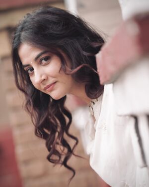upma Sharma Instagram - Ki Chanda mai bhi daag sa🤍

#upmasharma #upmasharmaofficial