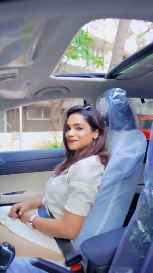 vaishnavi naaiyak Instagram - I Made it 🚘 💃…
Strictly ❌ no to evil eyes please 🧿..
As always here is ma extended family to support me on this big day ♥️♥️♥️♥️♥️♥️ looking at the love and happiness from my people on ma big day just completes me♥️♥️ I Love you all @gowrijanapillai @madhumitha.h_official @srini_dinesh_ @_._ronin___ @bala_nagendran @meena_bn 

.
.
.
#car #crush #black #wolkswagen #virtus #family #friends #reelsindia #reelitfeelit