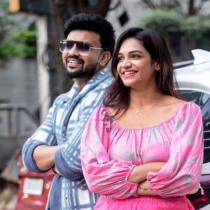 vaishnavi naaiyak Instagram - My Flirting Skills 🤪
#azhar#trying#to#impress#vaishnavinaaiyak#suntv#vijaytv#artist#performing#reels#together#reelpartner#trending#viral#vivek#trendingaudio
