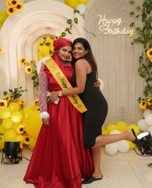 vaishnavi naaiyak Instagram - Cos we look good 😂😂😂 @modestlyziba
