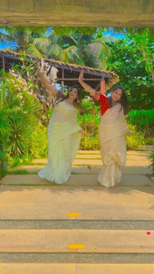 vaishnavi naaiyak Instagram - Long due ♥️♥️♥️♥️🤍🤍🩶🩶
.
.
.
#dancechallenge #love #reelinstagram #trendingreels #friends #bestie #traditional
