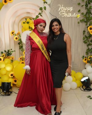 vaishnavi naaiyak Instagram - Cos we look good 😂😂😂 @modestlyziba
