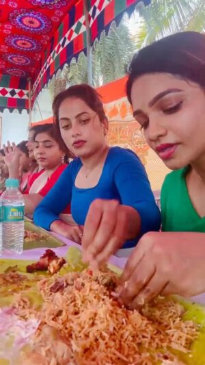 vaishnavi naaiyak Instagram - Tag your human food dustbin!!😂 

#comedy
