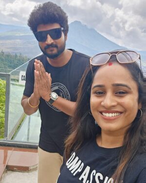 vj Santhiya Instagram - நம்ம வாழ்க்கையில தவிர்க்க முடியாத ஒரு பகுதிதான் துன்பம் அத எப்படியாவது கடந்துட்டோம்னா  சந்தோஷம்கிற பொக்கிஷம் நிச்சயம் எல்லாருக்கும் கிடைக்கும் எனக்கு கிடைச்ச மாதிரி... @murali90m9 🫂

உணர்வுபூர்வமான சின்ன சின்ன சந்தோஷங்கள் நிறைய நம்ம பக்கத்திலேயேதான் இருக்கும்.... 

என்ன ஒன்னு அத கண்டுபிடிக்கணும்னா சில துன்பங்களோடு கொஞ்சம் பயணம் 
செஞ்சுதான் ஆகணும்!!! -அவள் சந்தியா ❤️

Thank you so much my trip planner 😍🤝Mr. Vignesh and team @instaafly_chennai

#avalsanthiya #bali #instaafly #marrigelife #Mrsmurali #trip #instafly #balitrip #liveurlife #loveislove #teavel