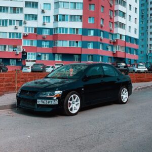 Яна Сотова Instagram - Красавчик же, ну? 🖤
⠀
#evolution #evo7 #evolution7 #lancerevolution #lancerevo #evogirl #evogirls