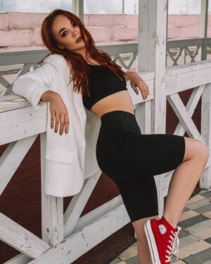 Яна Сотова Instagram - Ровно столько, сколько и зубов 🥳
⠀
#sotova