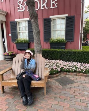 田所梓 Instagram - 先日友達とディズニーシーに遊びに行ってきました！
ラジャーに会えた〜🐅🩵
それからキャプテンがカッコ良すぎて…心臓が危なかった
気の知れた友達と楽しい時間でした〜！私の映え写真を本気で撮ってくれようとする友達🤣
「Journey to Fantasy Springs」がいい曲すぎて…新テーマポート楽しみだな😌🌸

#azusatadokoro 
#tadokoroazusa
#田所あずさ
#ディズニーシー