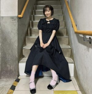田所梓 Instagram - 昨日のバースデーイベントの衣装もつばちゃんさん @tsubasashimoda でした✨
光沢のあるブラックワンピがかわいい！裏地がブルーなのがまたたまらん🤤
ヘアメイクは尾関さん！
お二人におしゃれに仕上げていただいてウキウキの一日でした！

#azusatadokoro 
#tadokoroazusa
#田所あずさ
#ワンピース