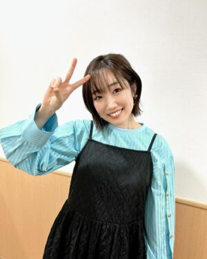 田所梓 Instagram - 今日の衣装！なんと2着も🙌
スタイリングはつばちゃんさん @tsubasashimoda 
メイクは尾関さんでした！

緑に紫ってかわいいね〜！

#azusatadokoro 
#tadokoroazusa
#田所あずさ