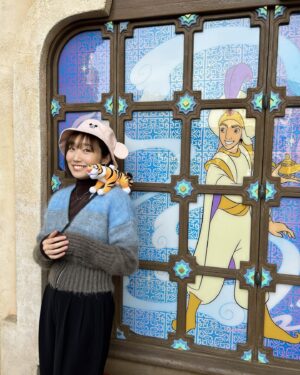 田所梓 Instagram - 先日友達とディズニーシーに遊びに行ってきました！
ラジャーに会えた〜🐅🩵
それからキャプテンがカッコ良すぎて…心臓が危なかった
気の知れた友達と楽しい時間でした〜！私の映え写真を本気で撮ってくれようとする友達🤣
「Journey to Fantasy Springs」がいい曲すぎて…新テーマポート楽しみだな😌🌸

#azusatadokoro 
#tadokoroazusa
#田所あずさ
#ディズニーシー