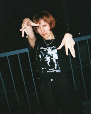 AAAMYYY Instagram - "History Is Made At Night" David Godlis ♡ @agnesb_officiel 

#アニエスべー #agnesb #アーティストティーシャツ #artistshirts #davidgodlis
