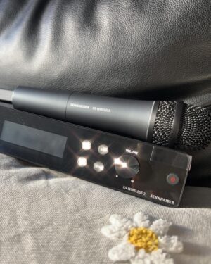 AAAMYYY Instagram - ゼンハイザーのワイヤレスマイクXSW 2-835-JBをこれから使ってみる🎤赤子による検品完了

提供: ゼンハイザージャパン #PR
@sennheiserjapan

https://search.rakuten.co.jp/search/mall/XSW/?nitem=XSW-D&sf=1&sid=408805