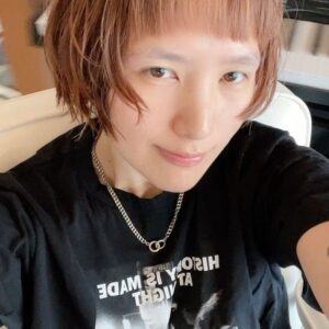 AAAMYYY Instagram - "History Is Made At Night" David Godlis ♡ @agnesb_officiel 

#アニエスべー #agnesb #アーティストティーシャツ #artistshirts #davidgodlis