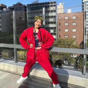 AKKOGORILLA Instagram - ⚡️⚡️⚡️

このちっぽけな生活と世界は地続きだから、それでも！のパワーが私のラップに賭ける気持ちだから。LIVEで生きてるよー！ってエネルギーを確認しあえてうれしかったです。私が私として生きられないことがしかたないなんてことは絶対にない。戦争反対！！！
#BLUEHANDSTOKYO