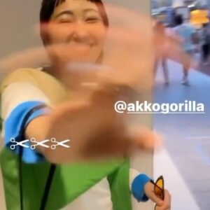 AKKOGORILLA Instagram - 全頭黒髪した✌️中学生以来かもしれない