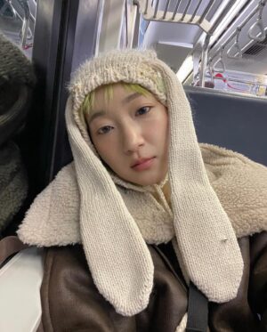AKKOGORILLA Instagram - 帽子からはみでる毛の色かわいい🔫 @monjiahase