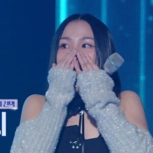 ALI Instagram - 척하면 척, 
멋진 편곡해준 덩크! @hongdunk 🍀
너의 손길이 있었기에 컨디션 난조도 이겨냄.
함께 작업하는 내내 너무 행복했어!
#불후의명곡 #골든걸스 #인순이 #박미경 #이은미 #신효범
#알리 #밤이면밤마다