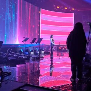 ALI Instagram - 불후의 명곡 골든걸스 특집이 특별한 것은, 
한 곡, 한 곡 선배님들의 희노애락이 담긴 노래에
관객 모두와 제작진도 출연진도,
정말 현장에서 모두가 울고 웃었기 때문이예요. 
그게 음악이 주는 힘이고,
특별히 명곡이 주는 추억의 힘인 것 같아요. 
그런 추억을 담는 특집에 첫번째로 서게 되어 영광이였습니다. 
또한 과거 뿐만 아니라 현재에서도 추억을,
그냥 추억이 아니라 현재의 상황에서 최선을 다하여
‘나 자신’을 새롭게 만들어가고 
그리고 그것을 함께 받아들이시는 
선배님들의 노력이 담긴 그룹,
‘골든걸스’ 가 주는 영감 때문입니다. 

선배님들의 음악 인생에 언제나 박수쳐드리고
추억할 사람들이 있는걸 꼭 기억하셨으면 좋겠고,
선배님들과 같지만 다른 형태일 수도 있으나
그런 예술인이 되기 위해 노력하고 싶다는 마음으로
편곡과 무대와 춤을 준비했어요. 

영원히 기억될 클래식한 노래, 
‘밤이면 밤마다’ 를 부르게 되서 영광이였습니다. 

게다가 1부 우승이라니.. 그것도 올킬이라니!! 
잘 버텨서 또 다른 추억을 만들어보라는
여러분들의 뜻이라 믿으며 감사한 마음 적습니다!

특별히 태국에서 도착하자마자 방송준비하러
가야한다고 했을 때 흔쾌히 함께해준 우리 헤매스매!
그리고 해외에 있어서 맞춰볼 시간이 없었는데
멋진 안무 짜준 #하우스오브루부탱 👠 고마워!!!! 
그리고 우리 불후의 명곡 제작진 여러분..
우리 작가는 정말 마음 졸이며 준비했을텐데ㅠㅜ
그리고.. 응원 와준 우리 알리사랑…💙

한 사람, 한 사람의 열정과 노력이 모여
1월 활기차게 시작합니다!!!! 

#불후의명곡 #골든걸스 #인순이 #박미경 #이은미 #신효범 
#알리 #밤이면밤마다 #15승 #한개남았다 #정동하기다려