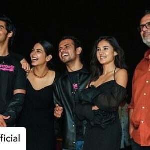 Aanand L. Rai Instagram - @cypplofficial All smiles as we wrap up the shoot of Nakhrewaalii 🥂✨

#Nakhrewaalii #ColourYellowProductions @officialjiostudios @aanandlrai #JyotiDeshpande #HimanshuSharma @sandymeranaam #RahulShanklya #DivyNidhiSharma @anshduggal @awwwrat @akashmakhija94 @aayushiivermaa