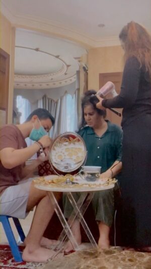 Aaron Ashab Instagram - me and my sister jadi glam team dadakan konsepnya.
.
nyokap bukan bossy ya guys, she had a stroke last month so she can't really move her left hand and still in recovery. she's doing extremely amazing though 😍