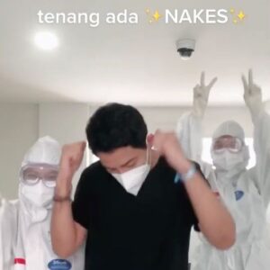 Aaron Ashab Instagram - Nakes emang JUARA.
#WismaAtlet
