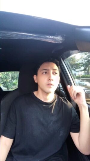 Aaron Ashab Instagram - dimobil   lagu galau   nengok keluar jendela = video clip mode on.