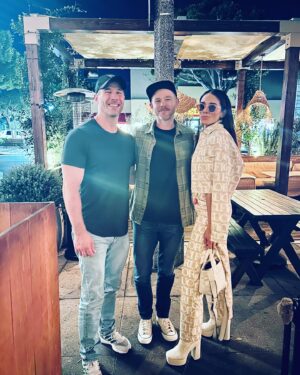 Aaron Ashmore Instagram - Had the absolutely best time with @hannahjohnkamen and @ten_minutes_younger last night. God I missed you guys. Team Awesome force forever!!! ❤️🚀👾