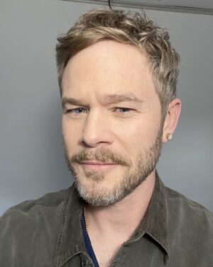 Aaron Ashmore Instagram - Guess who’s back…..