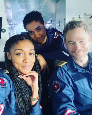 Aaron Ashmore Instagram - We’re making this air rescue thing look good! 😬 @im2fancy_ @sydneykuhne