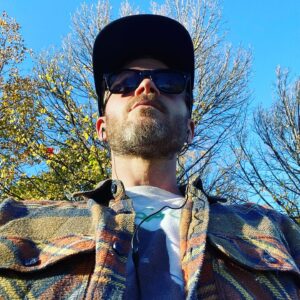 Aaron Ashmore Instagram - Enjoying some beautiful sunshine in Winnipeg! #simplepleasures