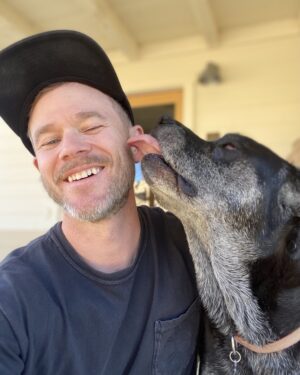 Aaron Ashmore Instagram - Just arrived at our spot in Joshua Tree and was greeted by the local dog Wrangler. What a good boi!!!