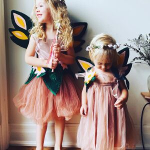Aaron Ashmore Instagram - Shoot out to my wife @zoe_kate for making the most amazing Halloween costumes for Margot and Esme. We had the most fun last night. Zoë you are the best wife and mother I can imagine. ❤️