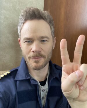 Aaron Ashmore Instagram - We’re already in the 2 block of #SkyMed! Time flies when you’re having fun! ✈️😁👨‍✈️