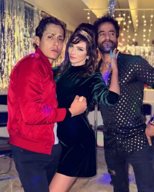 Aarón Balderi Instagram - La #FamiliaNacional festejando a la Matriarca que tanto amamos @claudiariosmx ❤️
