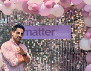 Aarón Balderi Instagram - Feliz de, ahora, formar parte de @youmatter.mx, justo lo que necesito para mi estilo de vida. Porque después de los 40, todo por dentro cambia. 😀 #cadaquiensupiel #youmattermx #mattersport