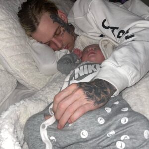 Aaron Carter Instagram - Daddy and Princeton napping… ❤️