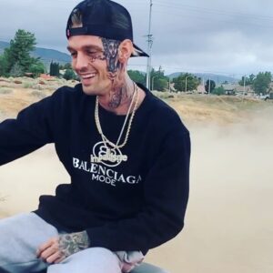 Aaron Carter Instagram - Living my best life sweetie 💨 #trx250ex @honda_powersports_us @worldstar #LMG #LOVEMONEYGANG
