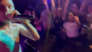 Aaron Carter Instagram - Michigan was Insanity!!! This tour is going amazing We Got Lombard Illinois tonight get your tickets and all that shitttt it’s going down!! Eyyyy 

@yeotti_1 @itsgirlsumbrella #aaroncarter #aaroncartertour2022

Much Love to The Blind Pig !! We should we come next? 🧌