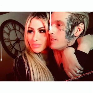 Aaron Carter Instagram - 5 more months and our baby boy will be here. I love you sweetheart, just know I’m not going anywhere Xoxo 💍👨‍👩‍👦 #princecarter can’t wait to meet my beautiful boy. 😰🥰 @missmelaniemartin Get ready baby 😍