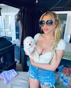 Aaron Carter Instagram - Just got the pick of the litter boy Samoyed. His Name is Saint and I bought him for My fiancé! I always spoil her 💍 he is a BEAR FACE SAMOYED GORGEOUS 

Samoyeds came to England in the late 1800s, sometimes as gifts from the Czar of Russia. Queen Alexandra is known to have favored them. Samoyeds then joined many polar expeditions, notably "Etah" who led Roald Amundsen's first trip to the South Pole 

Thank you @mc_huntley for helping me surprise my queen #samoyedpuppy #samoyedlove