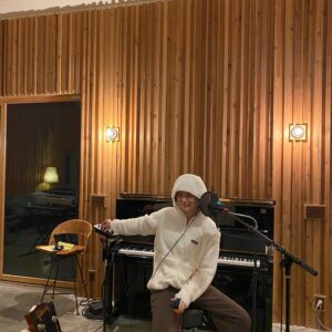 Aaron Dessner Instagram - The incredibly talented songwriter @gracieabrams came to visit me at Long Pond this summer....we had a magical week making songs together. The first one...called "Rockland" is out today. We made it in July but it feels like Fall and the approach of Winter. My brother @brycedessner as usual arranged beautiful strings for this song and my comrades @lanzprojects @arsononly @bellaicecream @heyjonlow @900x @james_krivchenia @kiyukiyukiyuki @kresnick all lent various hands. Have a listen!