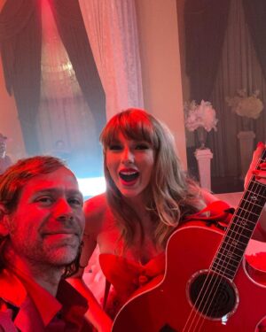 Aaron Dessner Instagram - I had an incredible time re-making songs for  #RedTaylorsVersion with @taylorswift -- and it was sooooo much fun watching the super talented @blakelively direct us all in the video for “I Bet You Think About Me". Thanks as always to Taylor for including me and the talented friends who helped us make this recording what it is -- @brycedessner orchestrating the @lcorchestra , @chrisstapleton lending his incredibly soulful voice, @kaufyismynamo and @james_krivchenia helping bring the band to life, and @bellaicecream and @heyjonlow for the engineering / mixing magic.