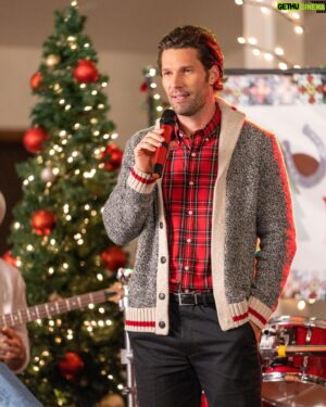 Aaron O'Connell Instagram - Grab your favorite crazy aunts and uncles and watch #BlendingChristmas this Sunday Dec. 12th at 8/7c on @lifetimetv 🎄🎅 #ItsAWonderfulLifetime (ugly Christmas sweaters optional but highly recommended)