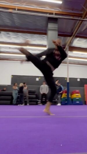 Aaron Toney Instagram - #wip playing with some fun basic  bs900 to jump crescent variations. Play with this variation and tag me if you like. Love seeing what people come up with 👏🏾👏🏾👏🏾

🎥: @kylepotter 🤘🏾

#tricks #tkd #taekwondo #flow #kicks #jamfam #jam #joiningallmovement