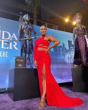 Aaron Toney Instagram - #tb on #wakandaforever with the amazing soul Ivy Haralson @ivy_titanium 

What can I say. She is such awesome energy to be around and she did never without a smile. Thank you Ivy. Continue to shine. And thank you for all your hard work, as a Dora, an Okoye dbl, and Midnight Angel 🔥💪🏾

#stunts #action #marvel #poc #culture