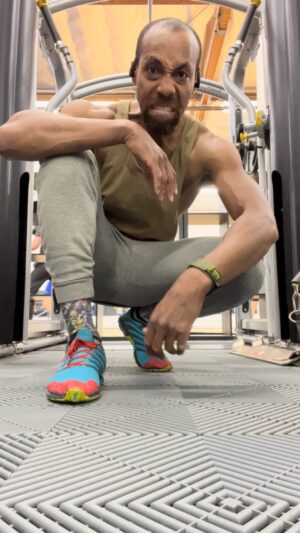 Aaron Toney Instagram - Feeling the effects of the lack of consistent work. I got you. I’m right there with y’all 🙏🏾👊🏾 In the current events of the world and the entertainment industry, its awesome to see so many are still getting up to training and come to the gym and stay motivated to do the work behind the work. Or find other things to keep them busy. I see you all. And I’m glad your keeping positive with movement and other activities. Shoot, write, edit, build. 💪🏾 Let’s continue, shall we 😉#motivate #keepmoving #fitness #growth #regroup #evolve #move #movement #tricking #strong #jamfam #stayready #nike #solomon #asrv