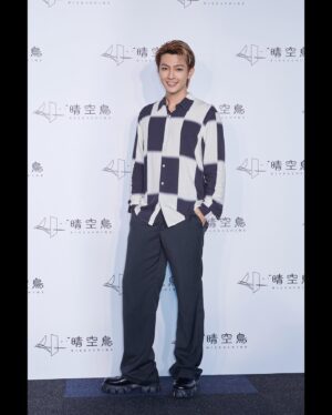 Aaron Yan Instagram - 想同的理念，同樣的抱負與理想，晴空萬里中之前的風雨都是最棒的禮物。

謝謝玉璽、豆花的信任，也謝謝亞明哥的割愛，這個幸福的壓力是我成長的動力。

@sandroparis 
#sandrotaiwan