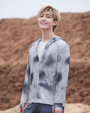 Aaron Yan Instagram - ONE BOY your Number One Boy
https://oneboy.tw/YenP2023

我是你們的第一名男孩🤣🤣🤣🤣

不敢相信！穿跟沒穿一樣😳😳😳

不是不是～是「穿比不穿還涼」啦！！

2023 ONE BOY冰鋒衣還可以再進化成2.0
防曬UPF50 ，還更冰更涼 QMAX0.446 

@oneboylife 
#ONEBOY
#ONEBOY冰鋒衣
#穿比不穿還涼