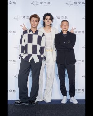 Aaron Yan Instagram - 想同的理念，同樣的抱負與理想，晴空萬里中之前的風雨都是最棒的禮物。

謝謝玉璽、豆花的信任，也謝謝亞明哥的割愛，這個幸福的壓力是我成長的動力。

@sandroparis 
#sandrotaiwan